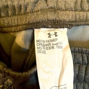 Under armour thick sweats size medium